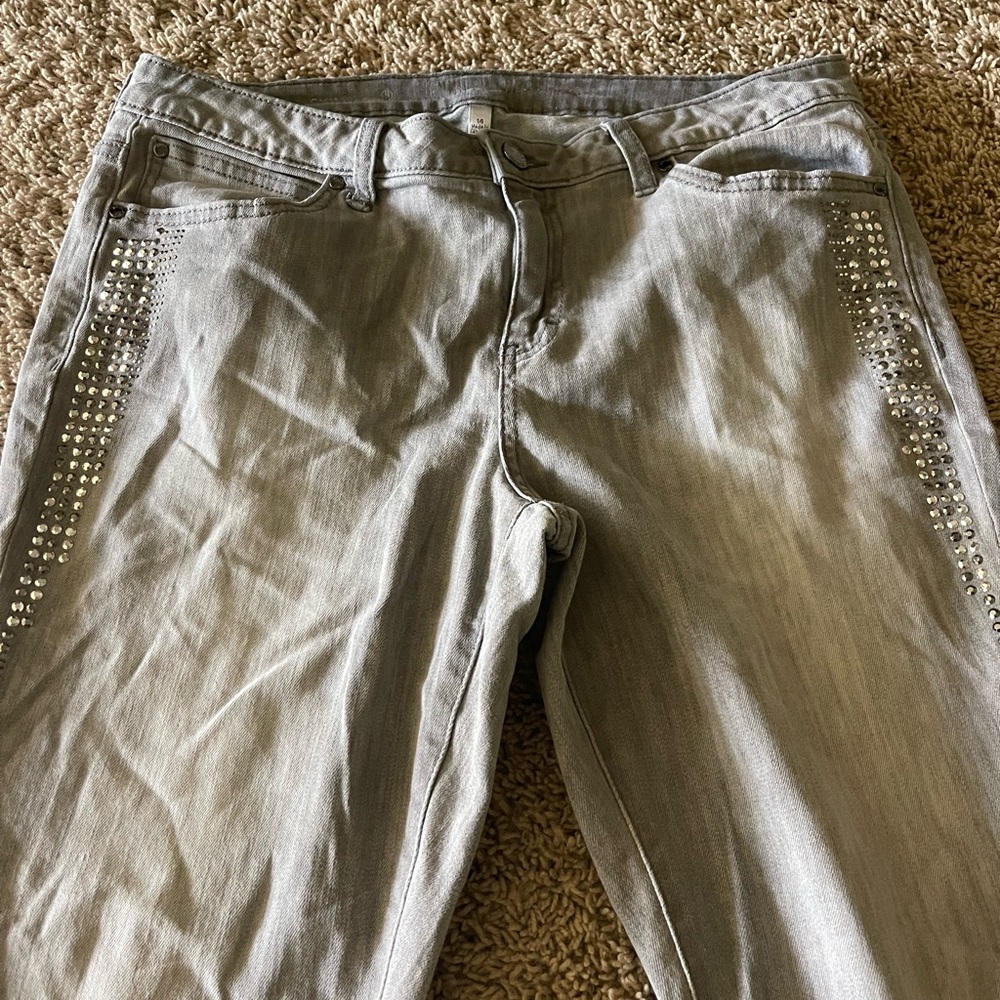 Women’s JLO Gray Jeans - Picture 2 of 5